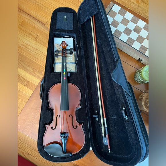 Real full Size Violin with Accessories 4/4. - Picture 1 of 16